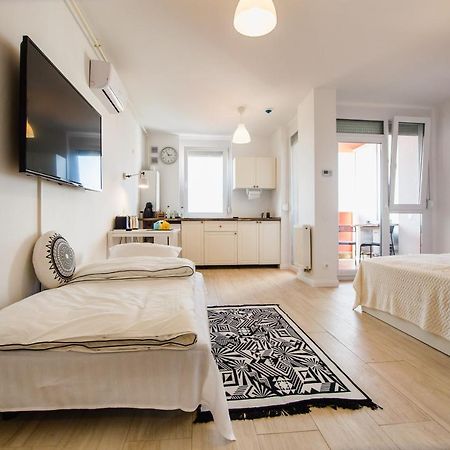 Fresh Studio In Central Oradea Apartment Exterior foto